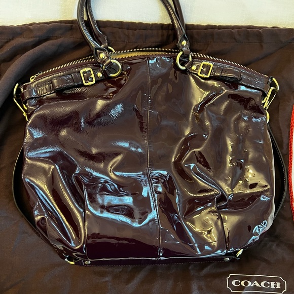 Coach plum patent leather shoulder/cross body bag - Picture 4 of 6
